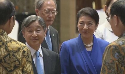 天皇皇后両陛下　元日本兵の子孫らと交流　皇后雅子さまはインドネシアの“伝統文化”体験も