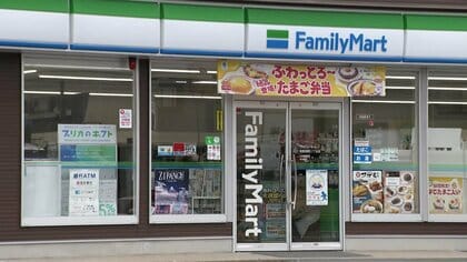 コンビニで女性店員の腹などを刃物で刺したばこ1箱を奪った疑いで無職の男（28）逮捕　男は容疑を認める　三重・鈴鹿市