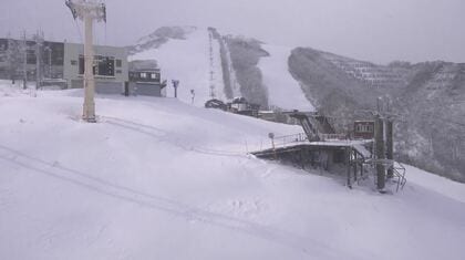 スキー場に待望の雪　白馬村の八方尾根スキー場には30センチ以上の積雪　週末から営業スタート