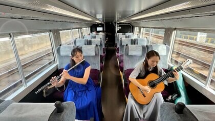 「芸術の秋」異例のコラボ！電車の中で楽器の生演奏…JR中央線快速グリーン車で「銀河鉄道999」などを演奏