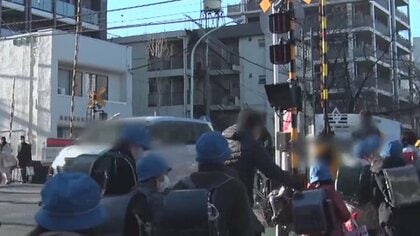 救急車も足止め…1時間のうち40分以上閉じる“開かずの踏切”　待つ子どもが車道にあふれる　西武鉄道と区が対策発表