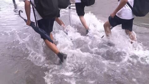 名古屋市の栄駅前が冠水　愛知と岐阜で「線状降水帯」発生　避難途中で水没する車も　三重でマンホールから水柱　内水氾濫発生か