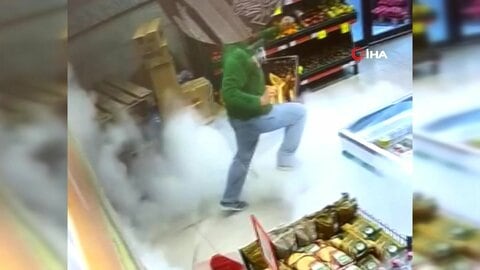 店内が突然真っ白に…“パニックの瞬間”3連発　積み荷と共に倒れるトラック、“魔のカーブ”では事故続発　トルコ