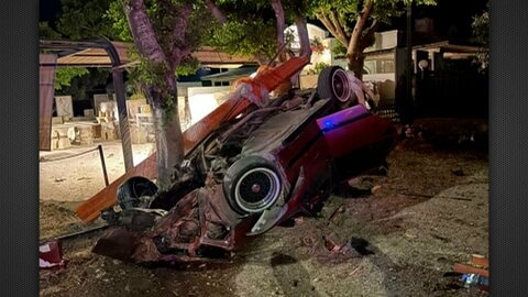 結婚式場に猛スピードで車突っ込み大破　水道管が破裂し噴き出す水　運転手と同乗者を病院搬送　トルコ