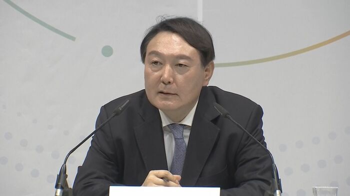 会見した尹錫悦氏。自身のSNSで「おしりたんてい」に似ていると認めている
