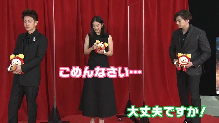 インタビューを遮る落ちる音…