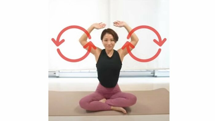 肩甲骨回し:肩こり・巻き肩・猫背の解消の効果が期待できる