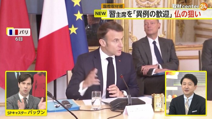 大統領官邸で首脳会談を行うマクロン大統領