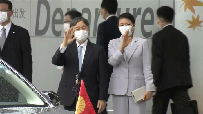 岩手県に到着した天皇皇后両陛下(3日午前、花巻空港)