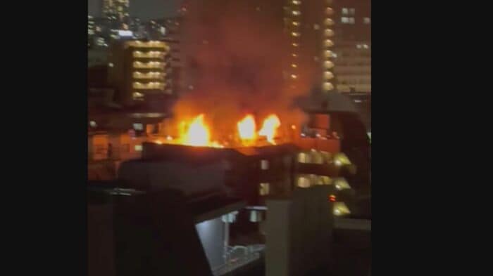 猪口議員の自宅マンションで火事発生(視聴者提供)