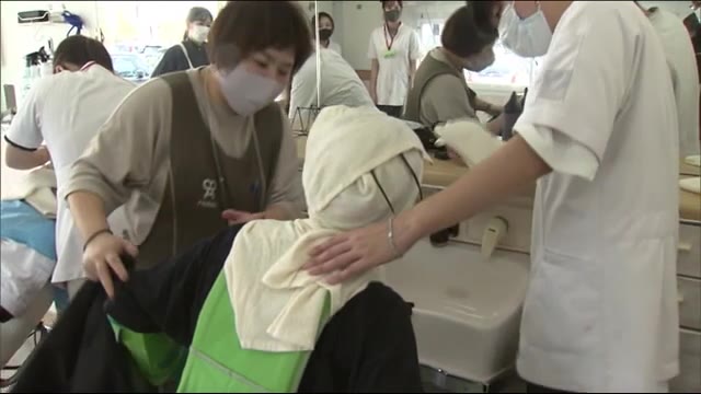 浦島太郎シャンプー?? ヘアメイク学校に通う学生たちがおじいさんになって体験【福島発】