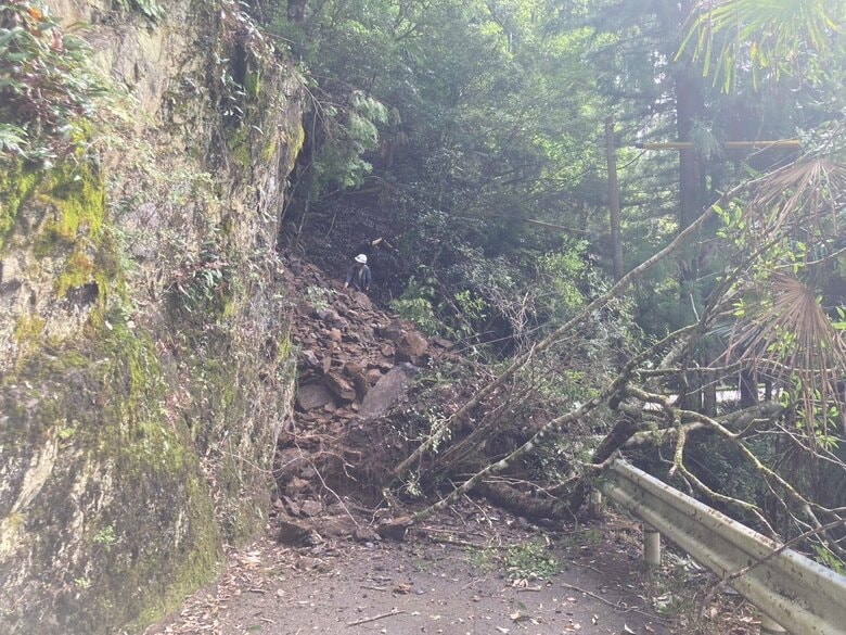 奈良・十津川村の国道425号で土砂崩れ　現場付近は通行止め　土砂崩れによる人的被害はなく孤立集落も発生せず｜FNNプライムオンライン