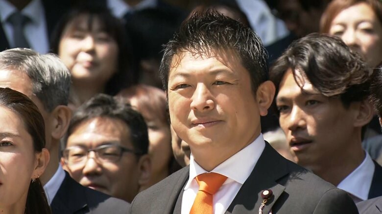 “主権回復の日”　参政党が靖国神社に集団参拝　神谷代表「日本の平和と主権を守れるように」｜FNNプライムオンライン