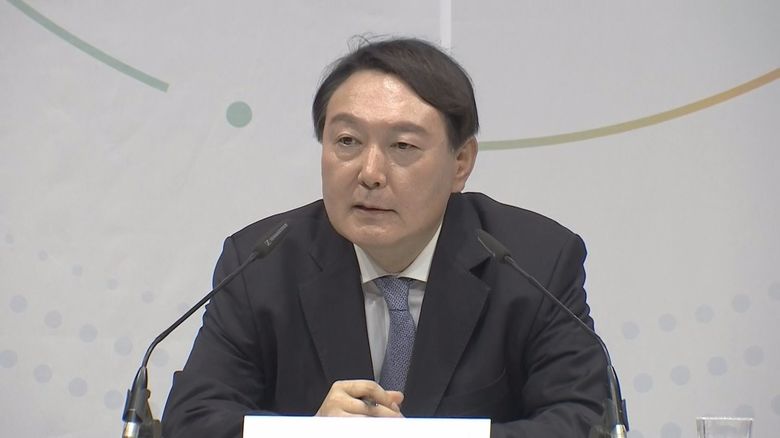 会見した尹錫悦氏。自身のSNSで「おしりたんてい」に似ていると認めている