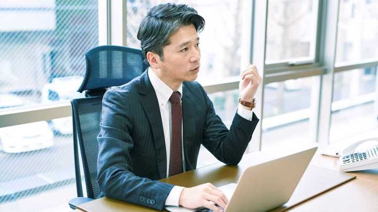 日本の管理職は業務もこなす「プレイングマネージャー」が多いという(画像はイメージ)