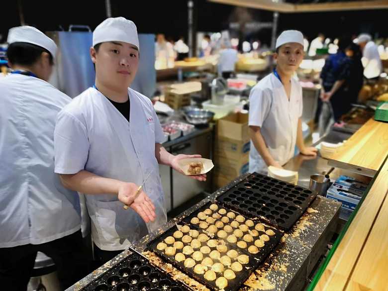 ダイニングブースにはもちろん、たこ焼きも