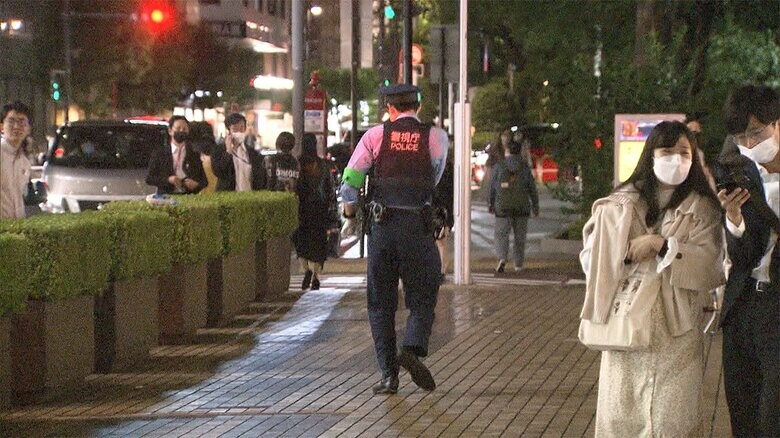 警視庁は、内輪もめ、もしくは他の不良グループによる襲撃の可能性もあるとみて捜査している