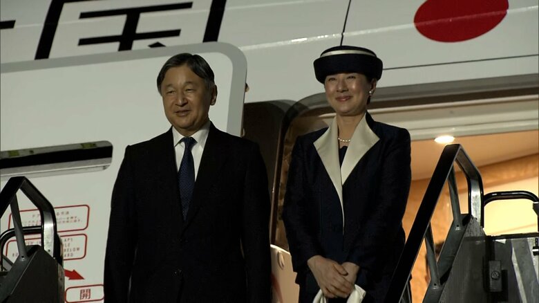 硫黄島を後にされる天皇皇后両陛下