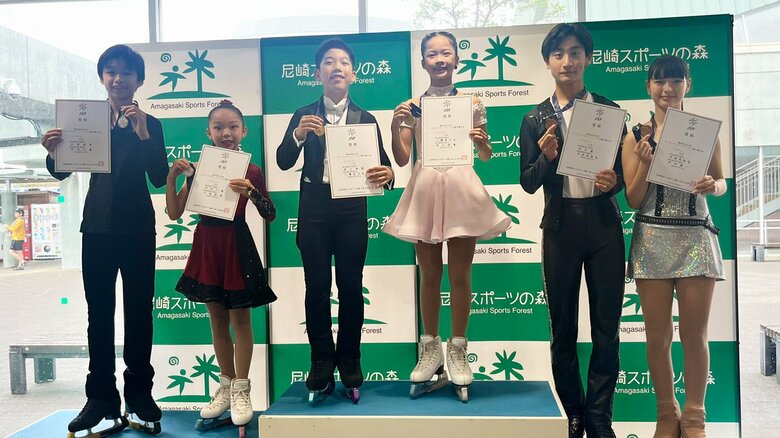 ノービスアイスダンス表彰台（全日本ノービス）