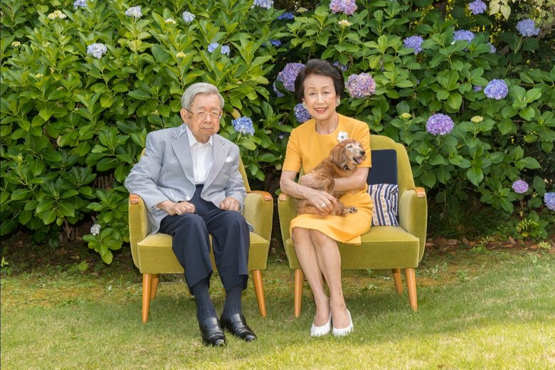 常陸宮邸の庭にて2019年撮影　宮内庁提供