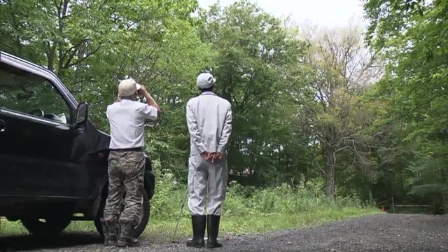 対策にいかすため福島県と鳥獣保護管理員がクマのエサになる木の実を調査