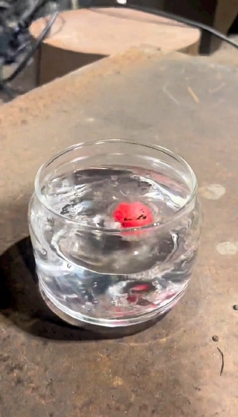 鉄球の色が変化していく