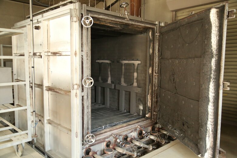 焼成窯（提供：株式会社鬼福）