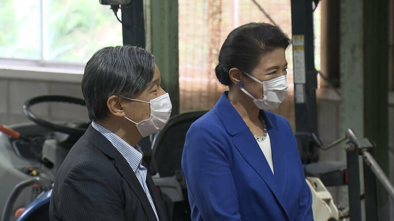 サツマイモ加工場を視察される　10月8日