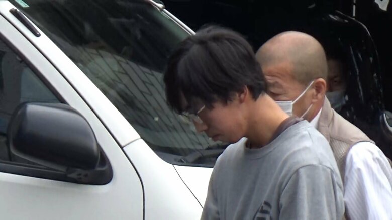 20日午前送検された宝田真月容疑者（22）