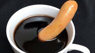 これが正しい“ウインナコーヒー”!? 駄洒落をそのまま食品サンプルで再現…喫茶店から問合せある?製造元に聞いた