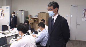 「縦割り110番」の裏側初潜入!どんなメンバーがどんな部屋で?明かされる“チーム河野太郎” のリアル