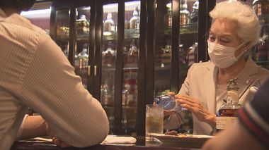 独身男性客は「これ以上寂しくなりたくない」…2か月ぶりの営業再開にスナックママも“嬉しい1日”