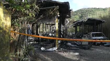 奄美大島・大和村 夜中の火災で住宅や倉庫が全焼 焼け跡に遺体 60代長男と連絡取れず