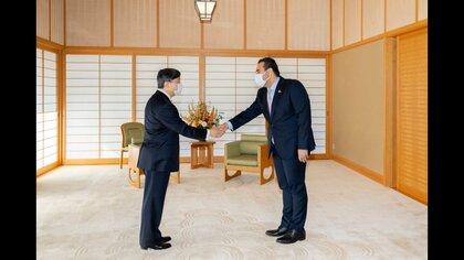 陛下、ノルウェー議会議長と“笑顔”で握手　あさってフィリピン大統領と面会へ