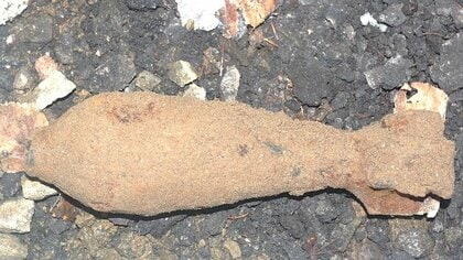 【地面から“不発弾”？】住宅の解体工事現場から長さ約25センチ・直径約10センチの「不発弾のようなもの」が見つかる…一時周辺住民に避難呼びかけ〈札幌市厚別区〉