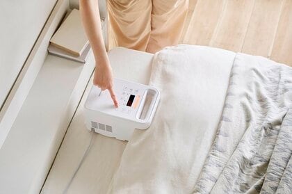 温風で布団を乾燥させたり、温めたりする「布団乾燥機」(提供:アイリスオーヤマ)