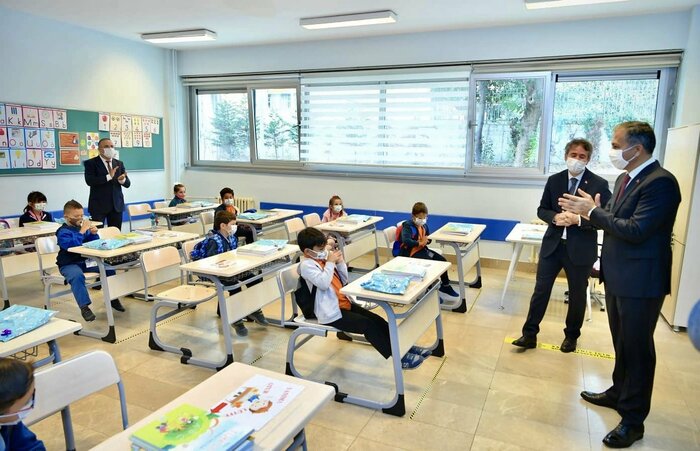 対面授業の全面的再開のめどはいまだに立っていない