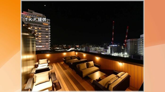 屋上にはバーも