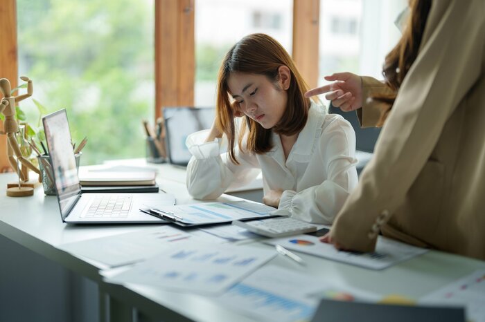 異なる意見や考えは無理やり取り入れようとしない(画像:イメージ)