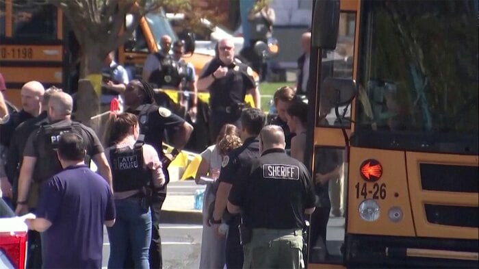 アメリカ・テネシー州の小学校で28歳の女が銃を乱射、6人が死亡した(3月27日)
