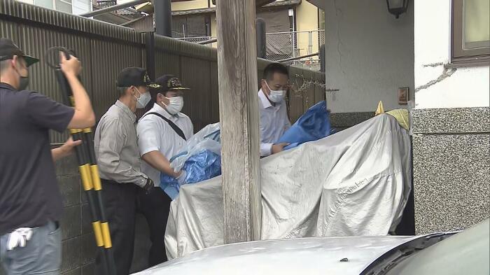 男の自宅を家宅捜索