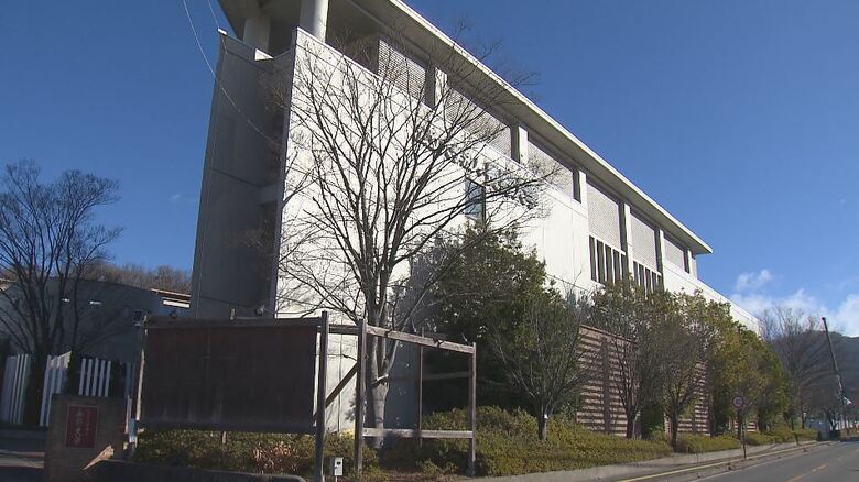 学生の遅刻に暴言…公立大学の講師が授業を切り上げ全員を欠席扱い　「アカハラ」で停職処分　講師は決定に不服｜FNNプライムオンライン