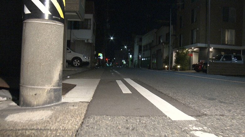70代位の男が逃走中…夜の路上で帰宅途中の78歳女性が鞄をひったくられる 女性は抵抗の際に転倒もケガなし｜FNNプライムオンライン
