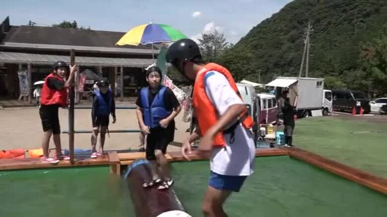 砺波市で「庄川水まつり」　定番の「流木乗り」に子どもたちが挑戦｜FNNプライムオンライン