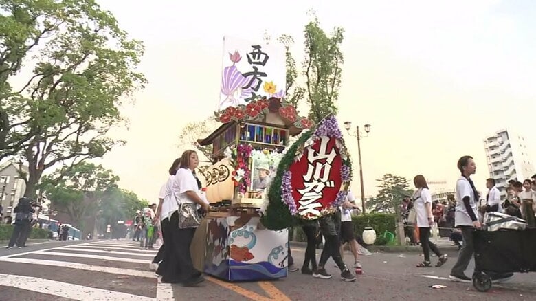 「父の好きなものを詰め込んで」ガラス職人の父を見送る精霊流し　長崎らしいステンドグラスが輝く家族手作りの船　｜FNNプライムオンライン