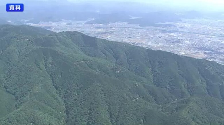 パラグライダー歴は約3年…木に引っかかりその後数百メートル滑落 74歳男性死亡 ヘルメット落とし取りに行こうと足踏み外す｜FNNプライムオンライン