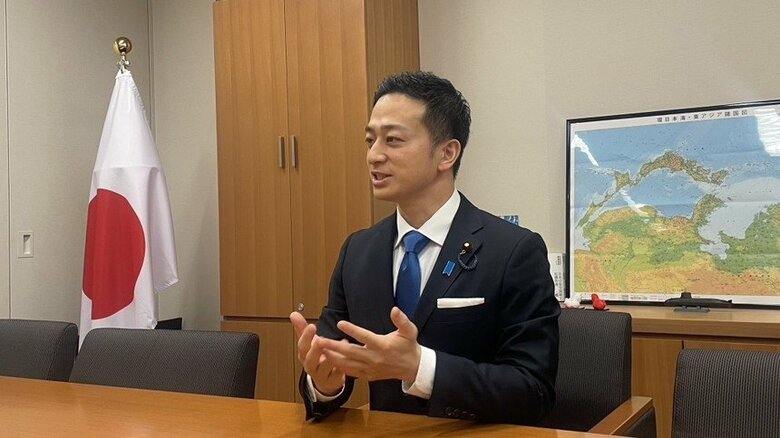医師→官僚→国連職員→コンサル→政治家になった理由 茶道歴20年の阿部圭史議員【永田町バトン】|FNNプライムオンライン