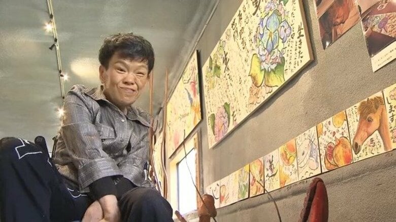脳性まひのため両手が不自由　足で絵を描く「ふうちゃん」のギャラリーがオープン　足でキーボードも演奏「私の人生の中で一番幸せな日」　｜FNNプライムオンライン