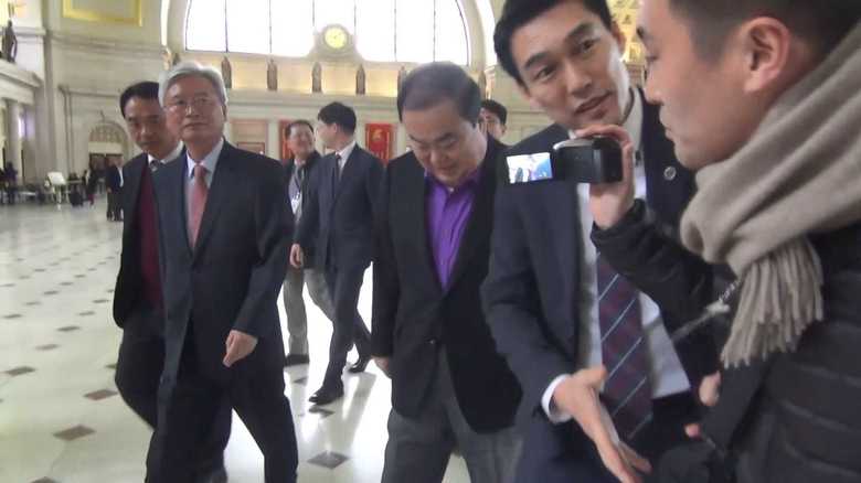 日本のメディアには一言も発しない文議長