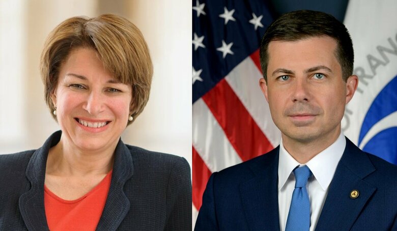 クロブシャー上院議員（左）、ブティジェッジ運輸長官（右）